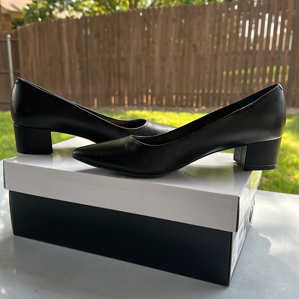 Alfani black low heeled pumps